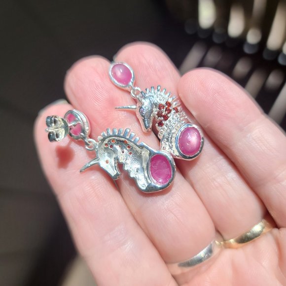Star Ruby & garnet sterling unicorn 🦄 earrings - Picture 3 of 7